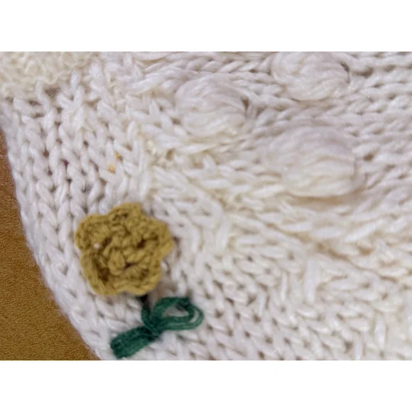 Vintage Carreau Cream Cable Knit Crew Neck Sweater with Floral Accents M - Picture 7 of 12